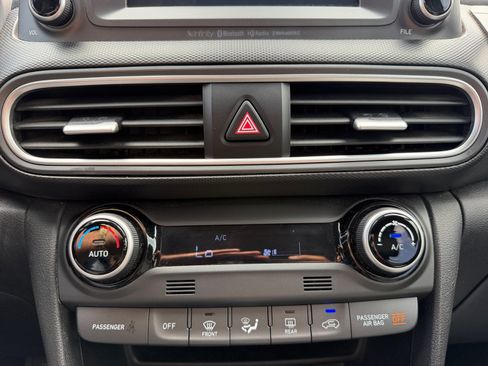Used 2021 Hyundai Kona Limited FWD image 11