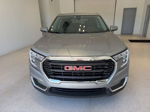Certified 2024 GMC Terrain SLE AWD/4WD image 2