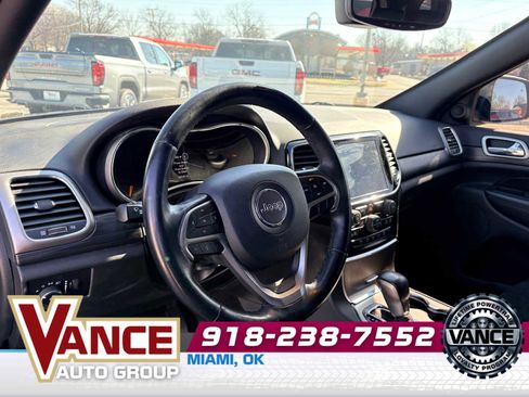 Used 2019 Jeep Grand Cherokee Altitude image 12