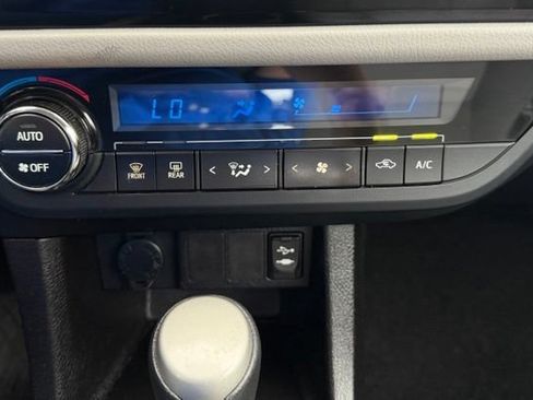 Used 2014 Toyota Corolla LE FWD image 13