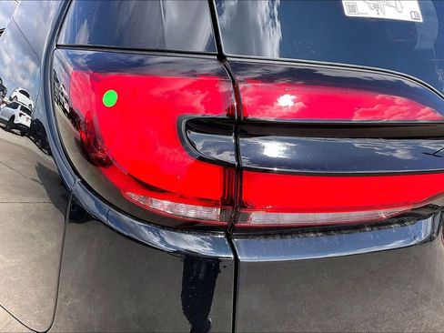 New 2026 Chrysler Pacifica Limited w/ Uconnect Theater Family Group image 14