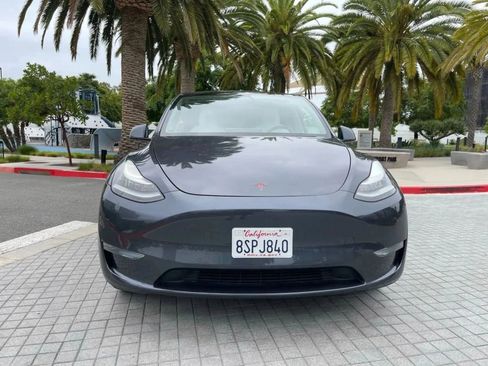 Used 2024 Tesla Model Y Long Range AWD/4WD image 2