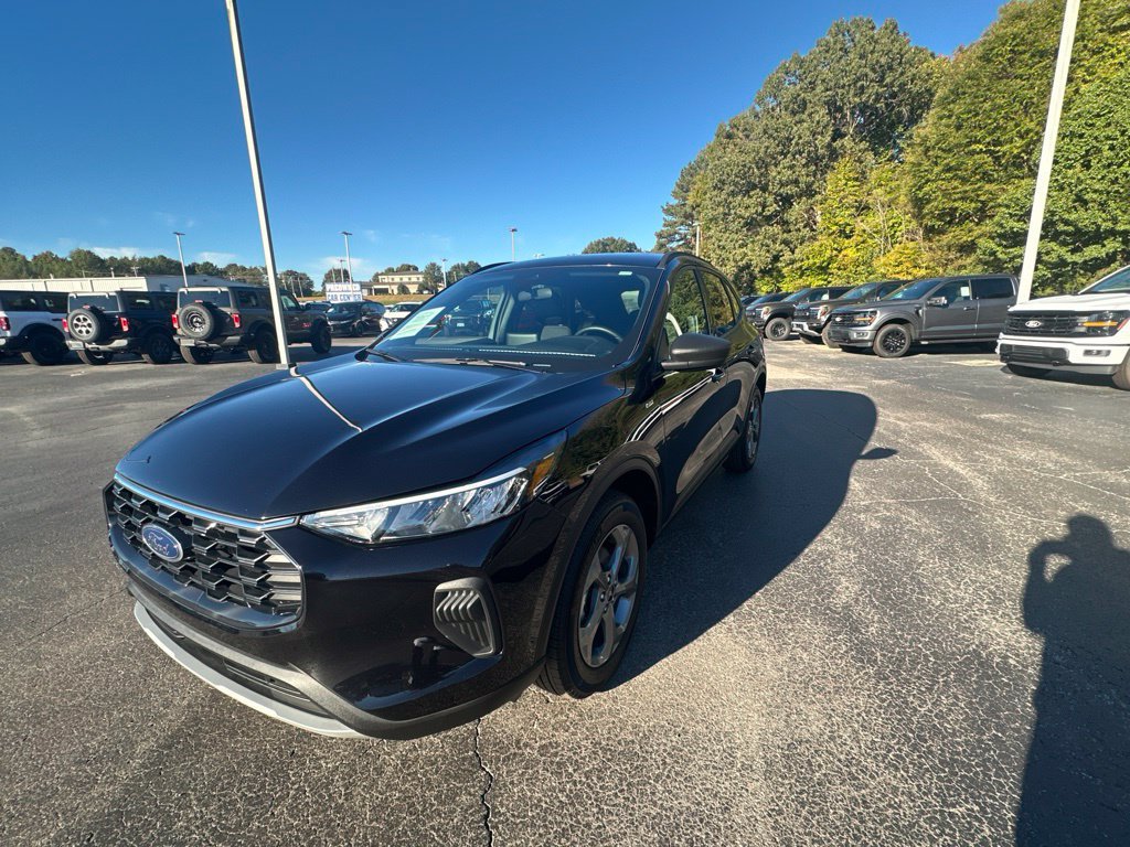 Used 2025 Ford Escape ST-Line AWD/4WD image 2
