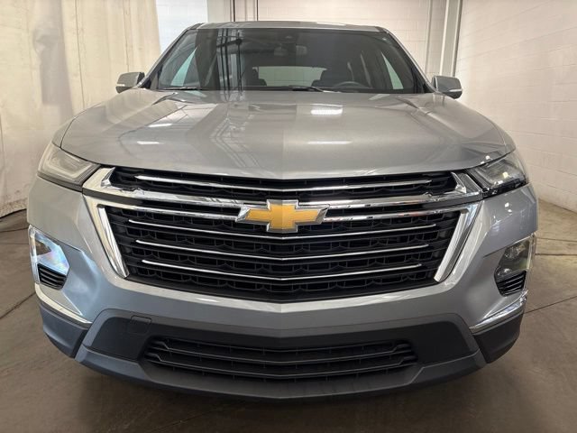 Used 2023 Chevrolet Traverse LT FWD image 2
