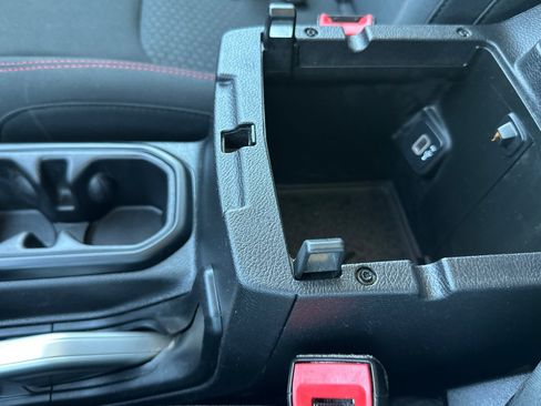 Used 2018 Jeep Wrangler Unlimited Rubicon AWD/4WD image 30