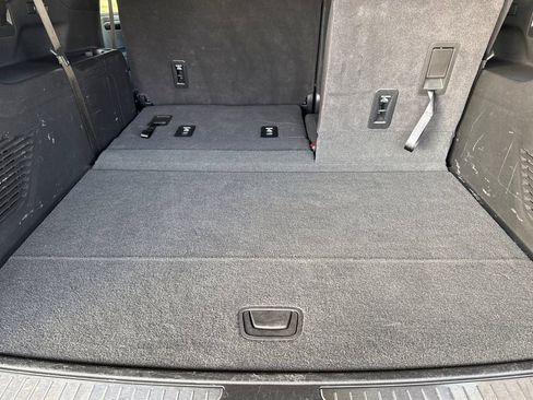 Used 2025 Chevrolet Suburban RST image 23