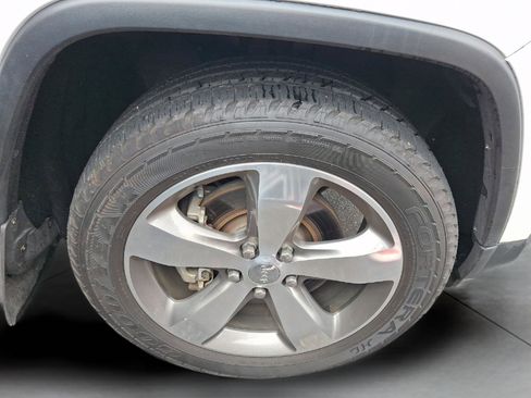 Used 2015 Jeep Grand Cherokee Limited AWD/4WD image 12