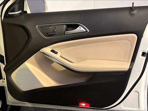 Used 2015 Mercedes-Benz GLA 250 4MATIC image 22