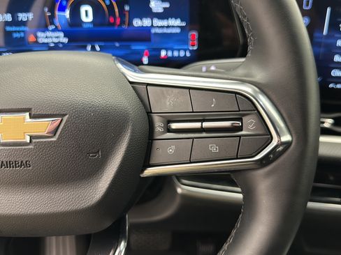 Used 2025 Chevrolet Equinox LT AWD/4WD image 16