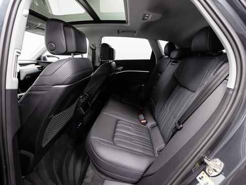 Used 2019 Audi e-tron Prestige image 29