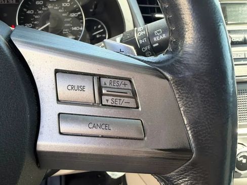 Used 2011 Subaru Outback 2.5i Premium AWD/4WD image 20