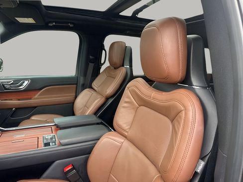 Used 2024 Lincoln Navigator L Reserve image 27