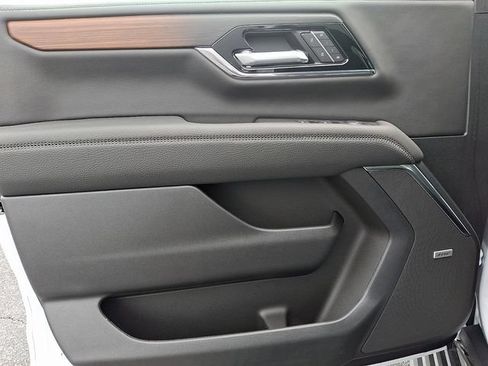 New 2026 GMC Yukon XL Denali w/ Denali Reserve Package AWD/4WD image 9