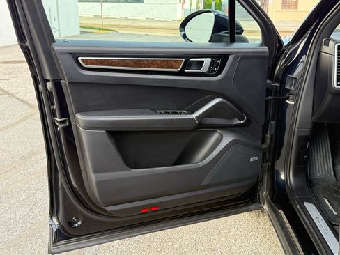 Used 2020 Porsche Cayenne E-Hybrid image 49