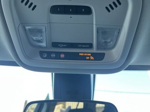 Used 2020 Chevrolet Traverse LT w/ Driver Confidence II Package image 37