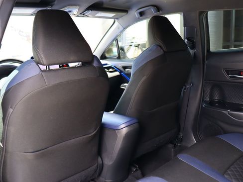 Used 2020 Toyota C-HR XLE FWD image 31