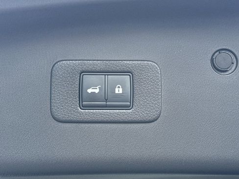 Used 2022 Nissan Armada Platinum w/ Captain's Chairs Package image 15