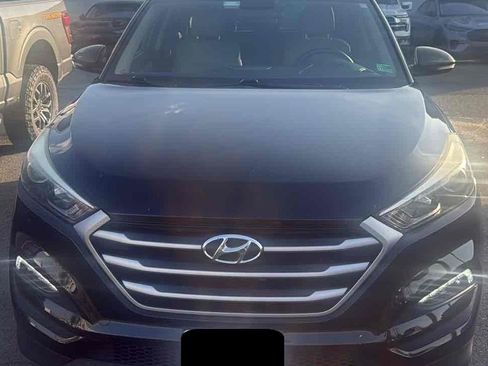 Used 2017 Hyundai Tucson SE Plus image 2