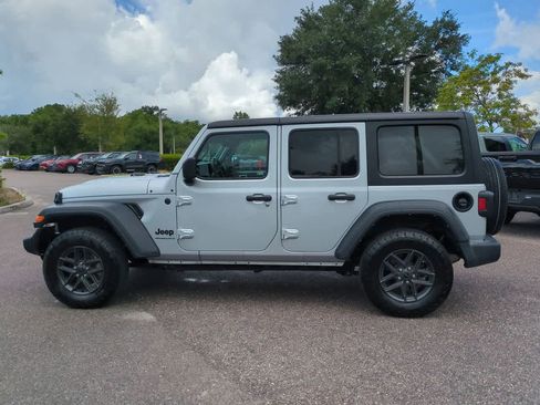 Used 2024 Jeep Wrangler Unlimited Sport AWD/4WD image 3