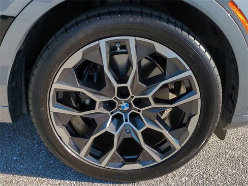 Used 2026 BMW X7 M60i image 11