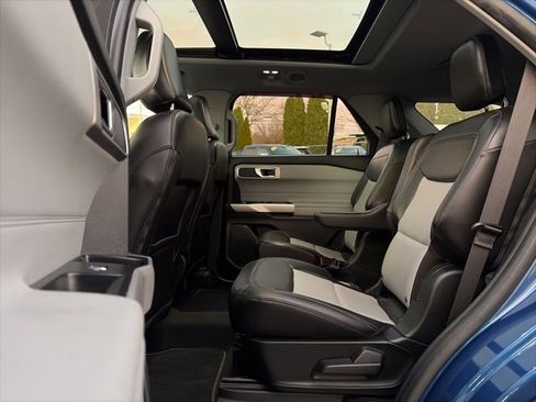 Used 2022 Ford Explorer XLT w/ Equipment Group 202A image 9