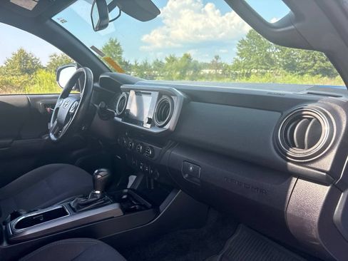 Used 2018 Toyota Tacoma TRD Off-Road AWD/4WD image 26