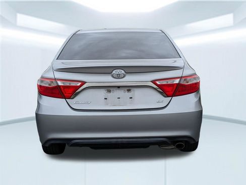 Used 2015 Toyota Camry SE image 4