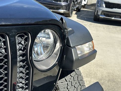 Used 2023 Jeep Gladiator Rubicon w/ Cold Weather Group image 16