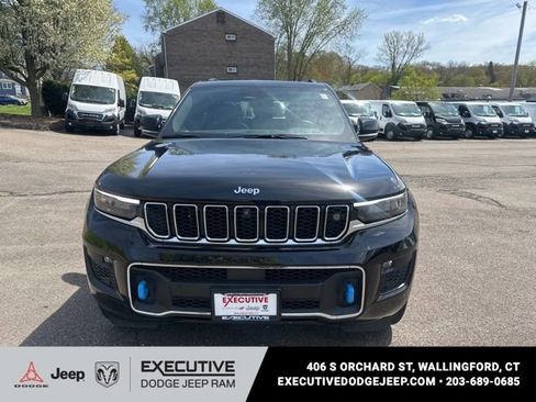 Used 2024 Jeep Grand Cherokee Overland w/ Advanced Protech Group III AWD/4WD image 2