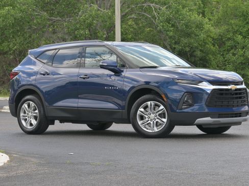 Used 2022 Chevrolet Blazer LT w/ Sound & Technology Package AWD/4WD image 2