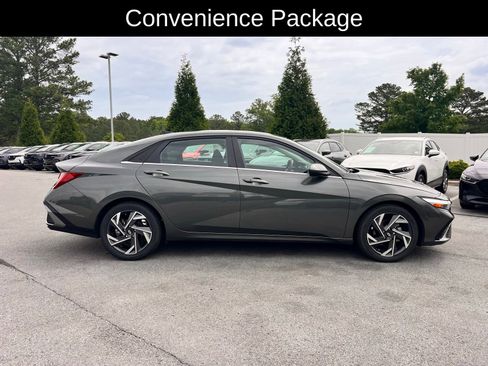 Used 2024 Hyundai Elantra SEL w/ Convenience Package FWD image 5