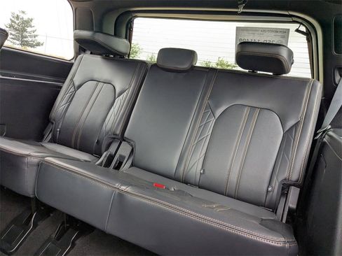 Used 2024 Ford Expedition Platinum image 21