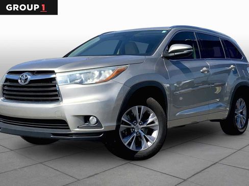 Used 2015 Toyota Highlander XLE AWD/4WD image 1