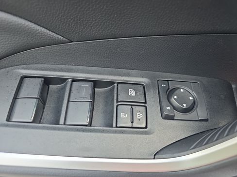 Used 2025 Toyota RAV4 LE AWD/4WD image 26