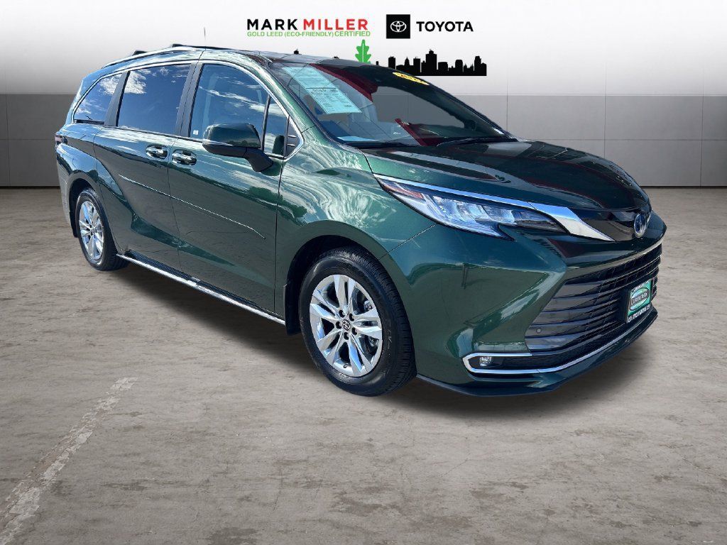 Certified 2022 Toyota Sienna Limited AWD/4WD image 8