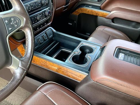 Used 2017 Chevrolet Silverado 1500 High Country image 17