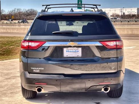 Used 2021 Chevrolet Traverse LT image 6