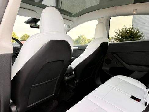 Used 2023 Tesla Model Y Performance AWD/4WD image 18