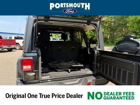 Used 2020 Jeep Wrangler Unlimited Sahara AWD/4WD image 17