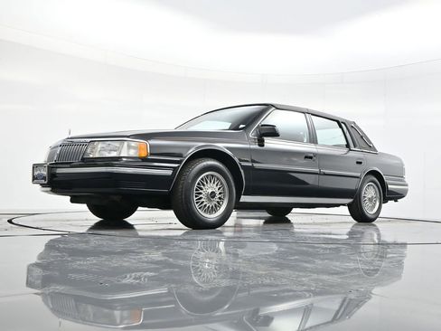 Used 1990 Lincoln Continental Signature image 36