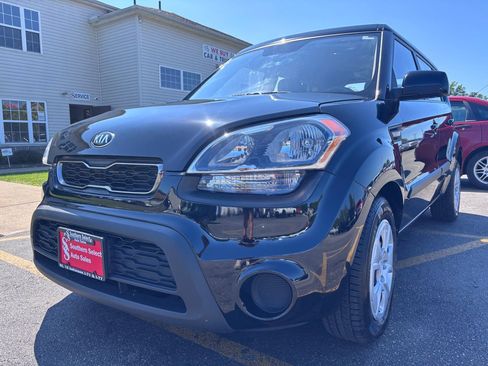 Used 2013 Kia Soul FWD image 2