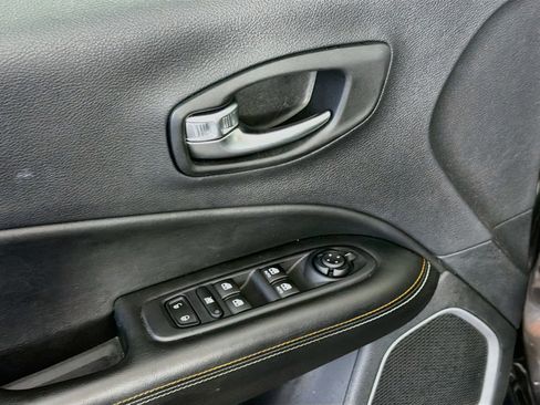 Used 2020 Jeep Compass Latitude w/ Popular Equipment Group FWD image 15