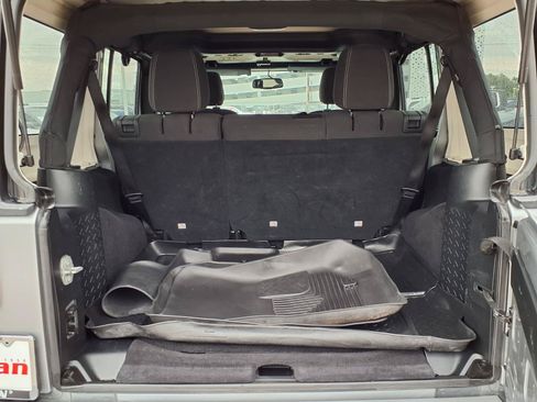 Used 2016 Jeep Wrangler Unlimited Sahara w/ Connectivity Group AWD/4WD image 17