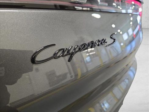 Used 2022 Porsche Cayenne S image 12