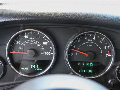 Used 2013 Jeep Wrangler Unlimited Sahara image 23