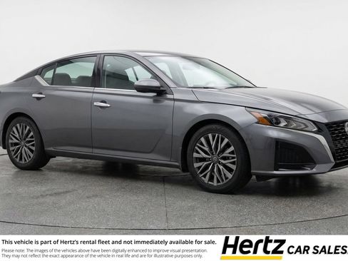 Used 2025 Nissan Altima 2.5 SV FWD image 1