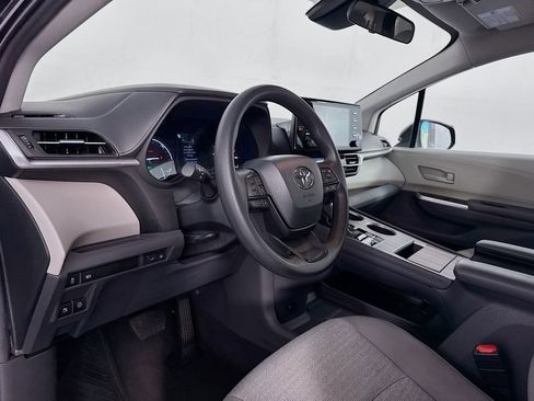Used 2024 Toyota Sienna LE image 12