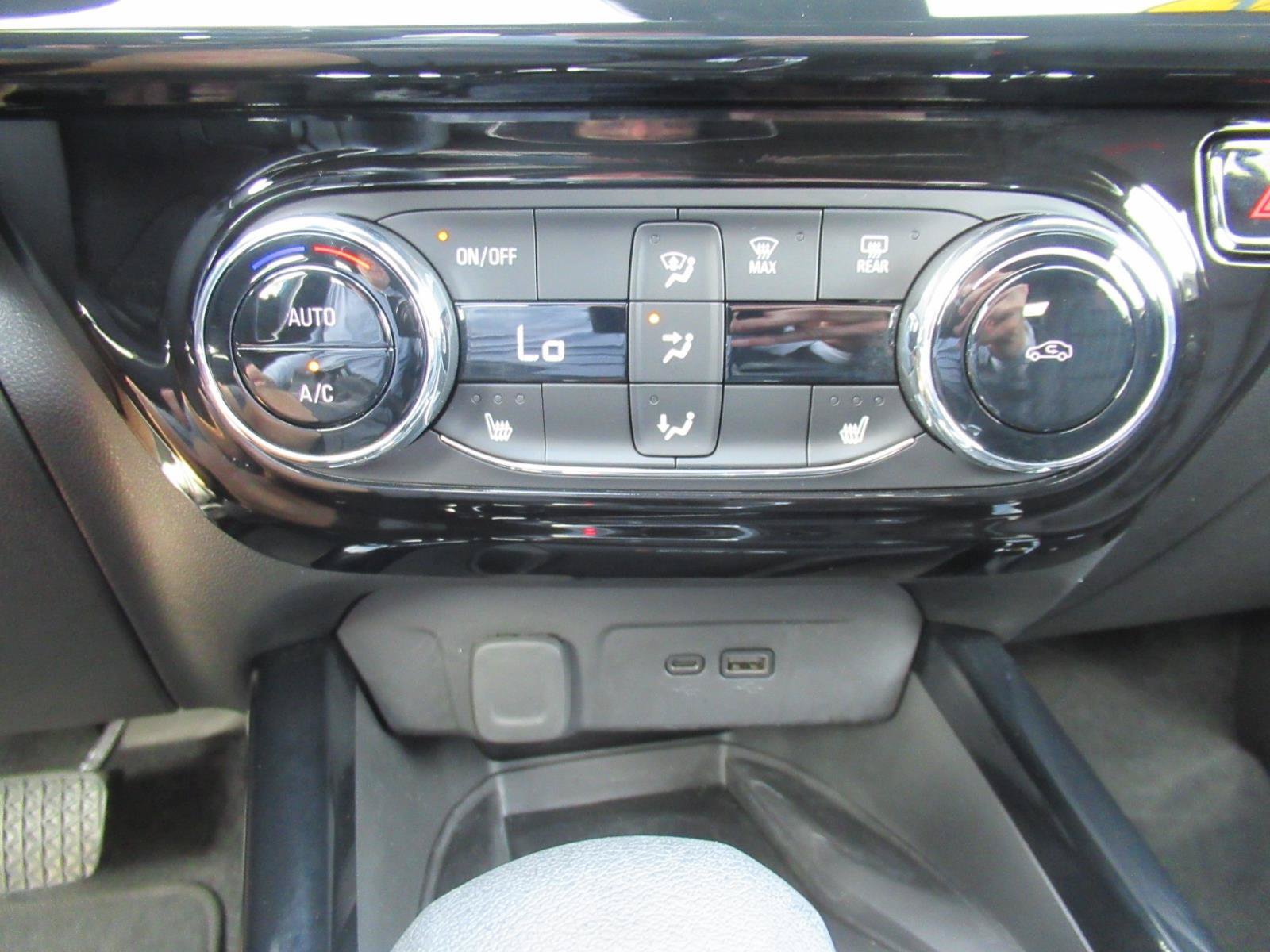 Used 2024 Chevrolet Trax RS w/ Sunroof Package FWD image 31