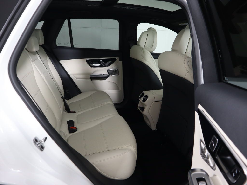 Certified 2026 Mercedes-Benz GLC 300 image 24