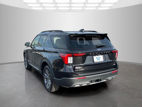 Used 2025 Ford Explorer Active w/ Active Comfort Package image 6